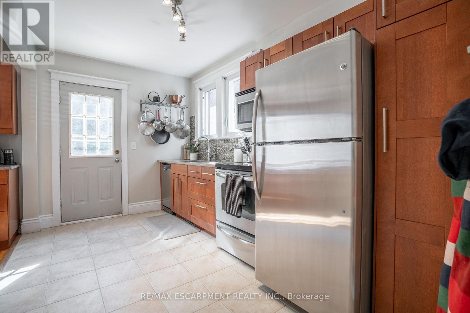 73 Kenilworth Avenue S, Hamilton (Bartonville), Ontario  L8K 2T1 - Photo 17 - X12447177