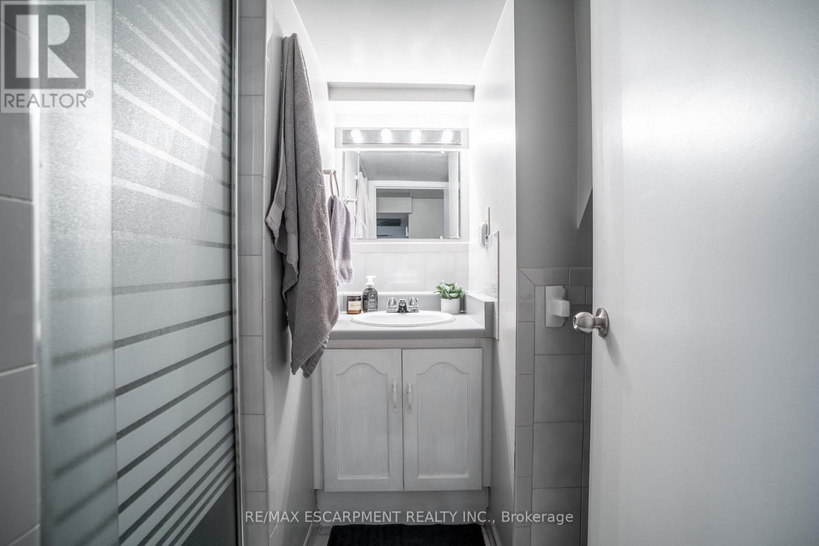 73 Kenilworth Avenue S, Hamilton (Bartonville), Ontario  L8K 2T1 - Photo 32 - X12447177