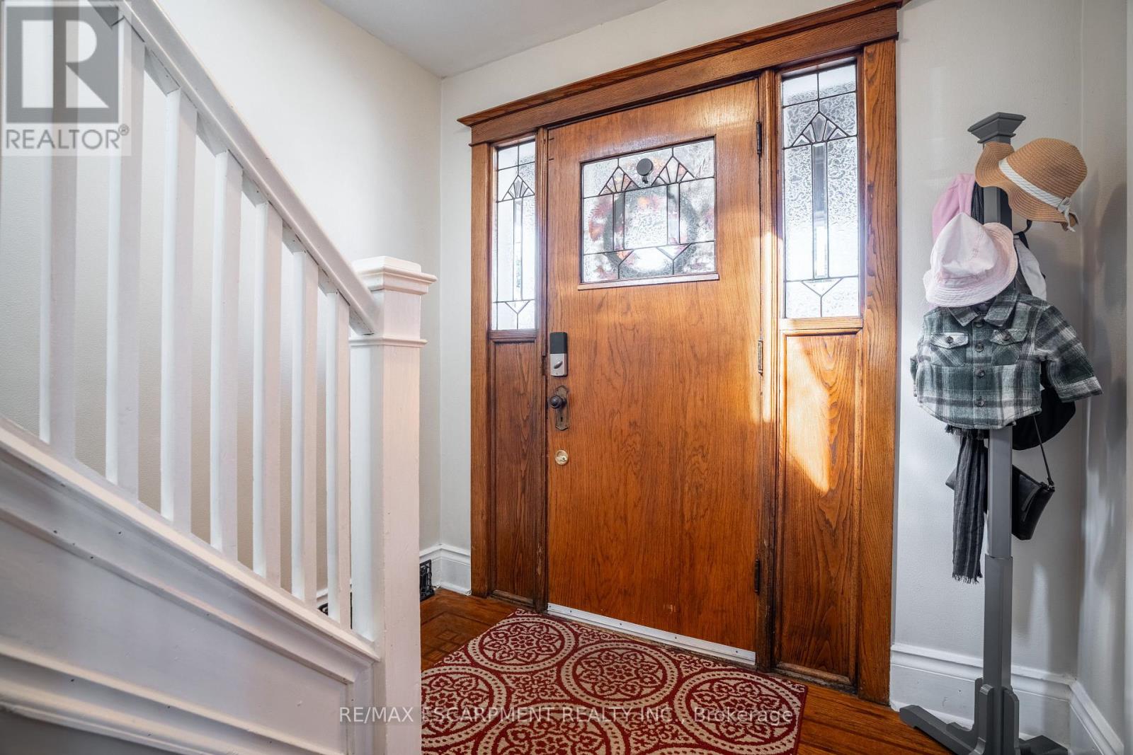 73 Kenilworth Avenue S, Hamilton (Bartonville), Ontario  L8K 2T1 - Photo 4 - X12447177