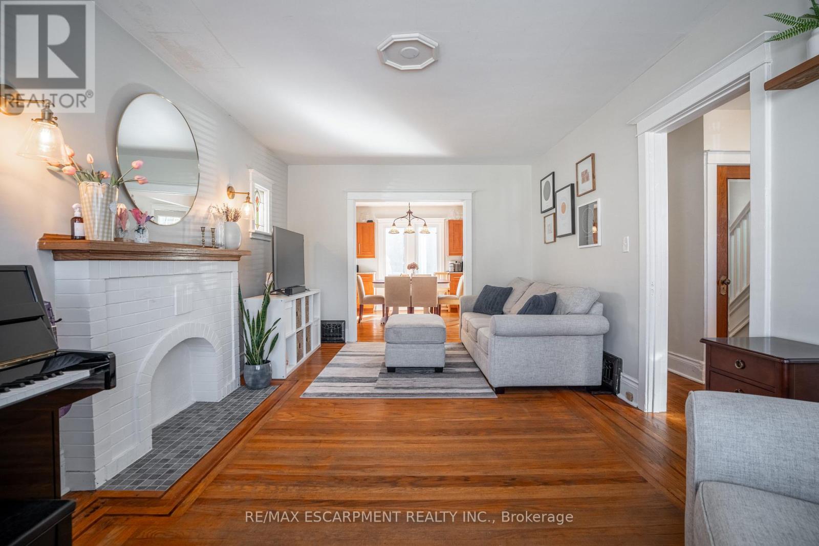 73 Kenilworth Avenue S, Hamilton (Bartonville), Ontario  L8K 2T1 - Photo 6 - X12447177