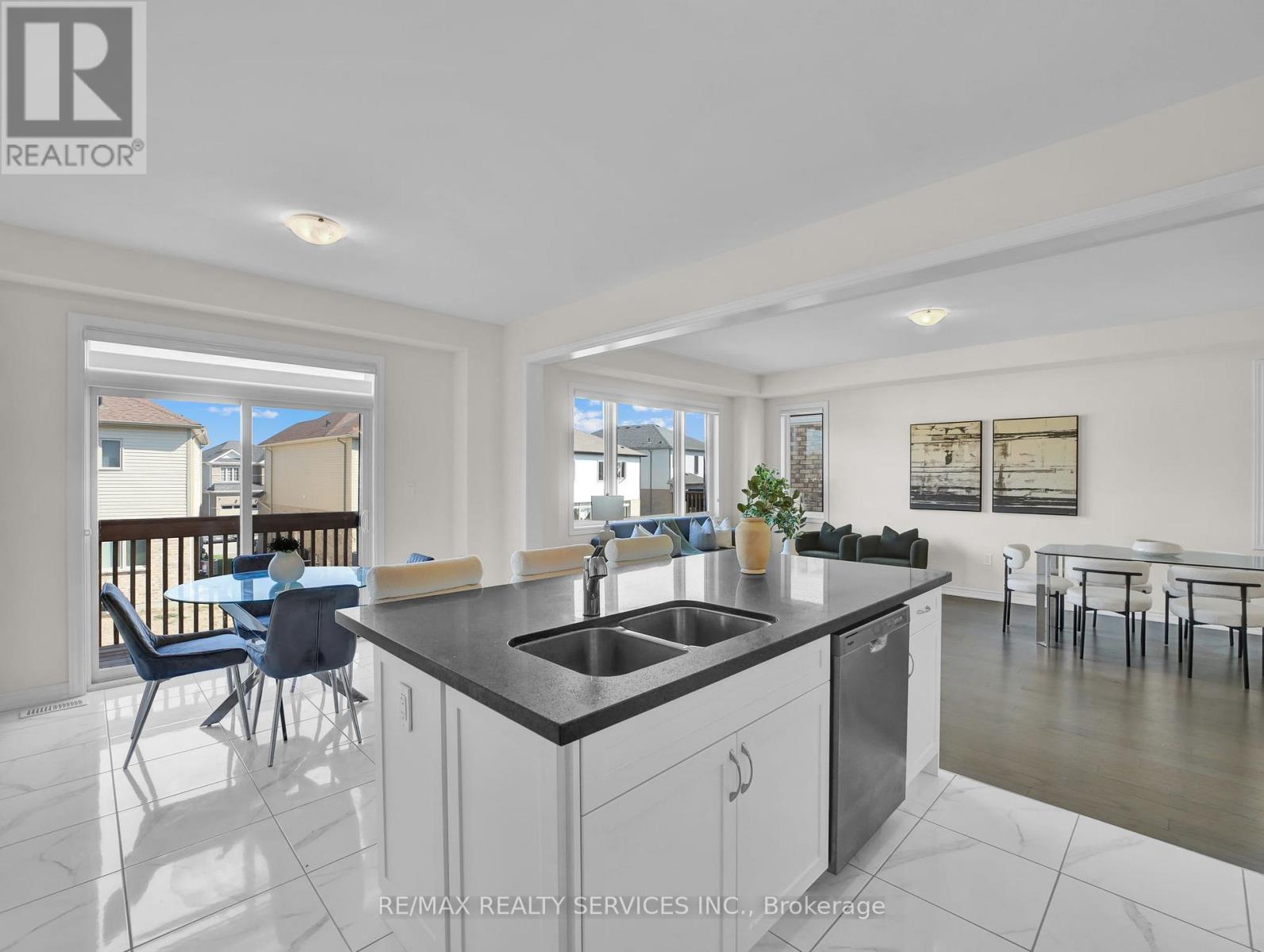 28 Ford Street, Brant (Paris), Ontario  N0E 1N0 - Photo 11 - X12447194