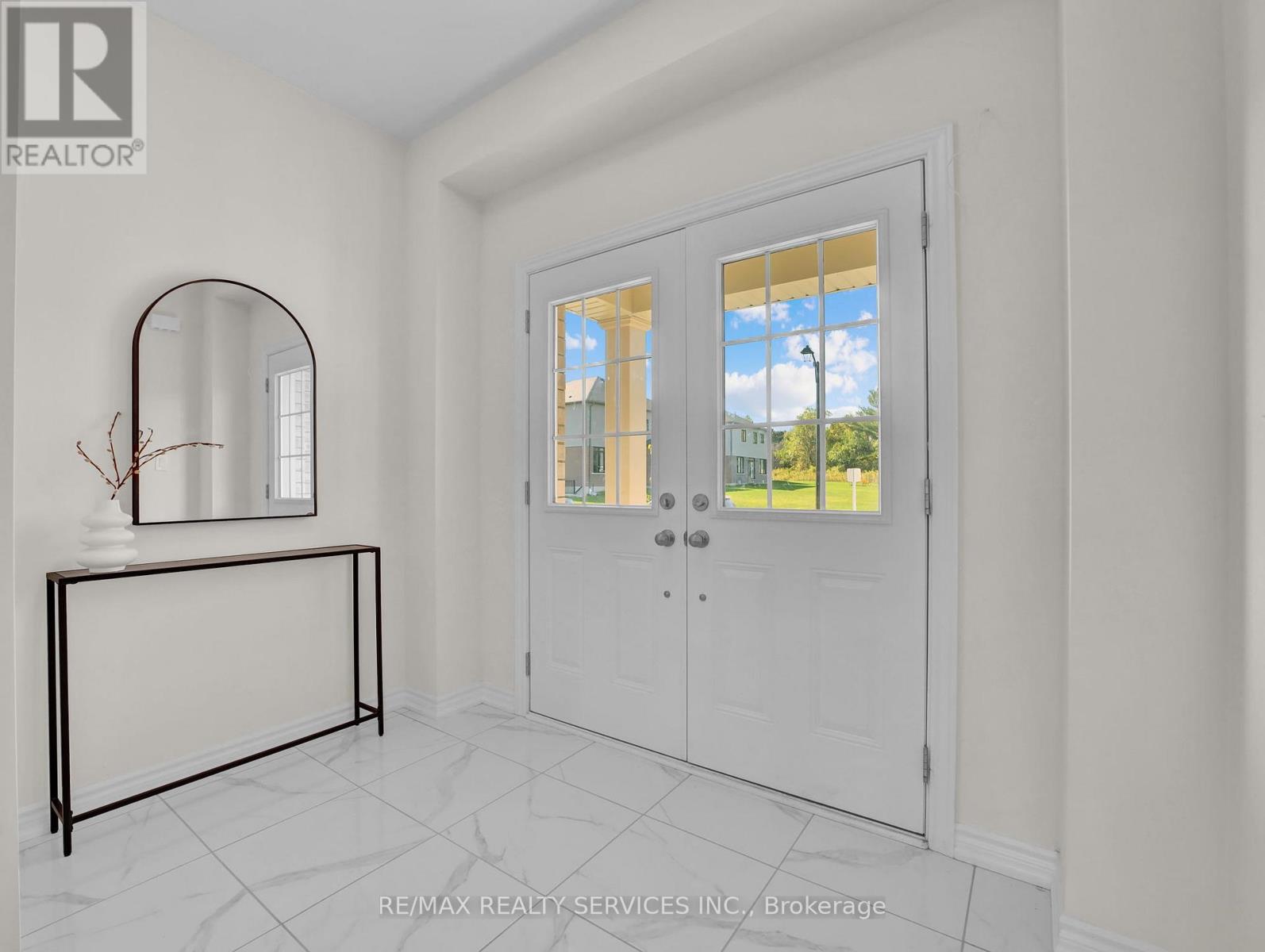 28 Ford Street, Brant (Paris), Ontario  N0E 1N0 - Photo 2 - X12447194