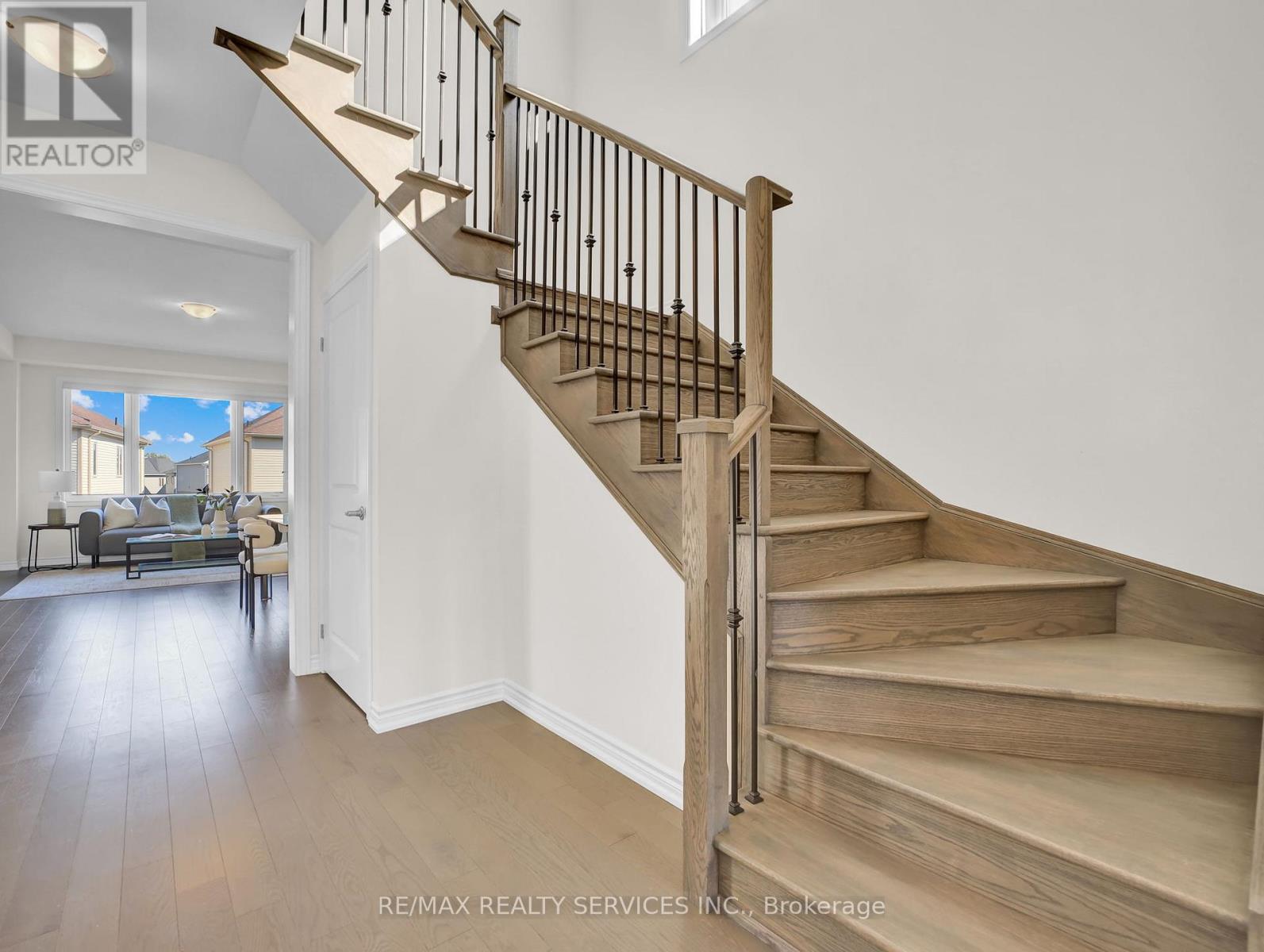 28 Ford Street, Brant (Paris), Ontario  N0E 1N0 - Photo 3 - X12447194