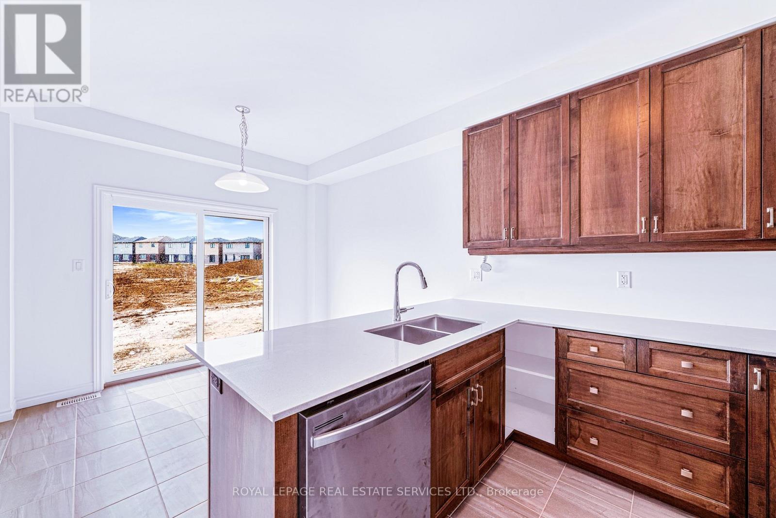 12 Elkington Lane, Brantford, Ontario  N3T 0T5 - Photo 9 - X12447214