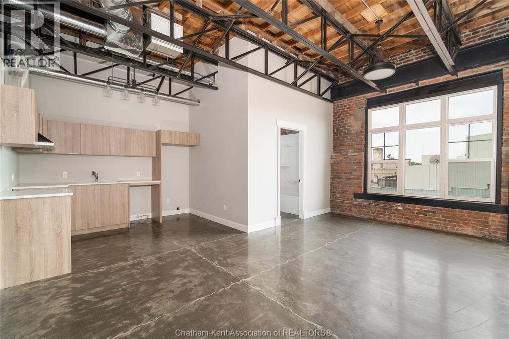 MLS# 25025173: 140 King STREET West Unit# 304, Chatham, Canada