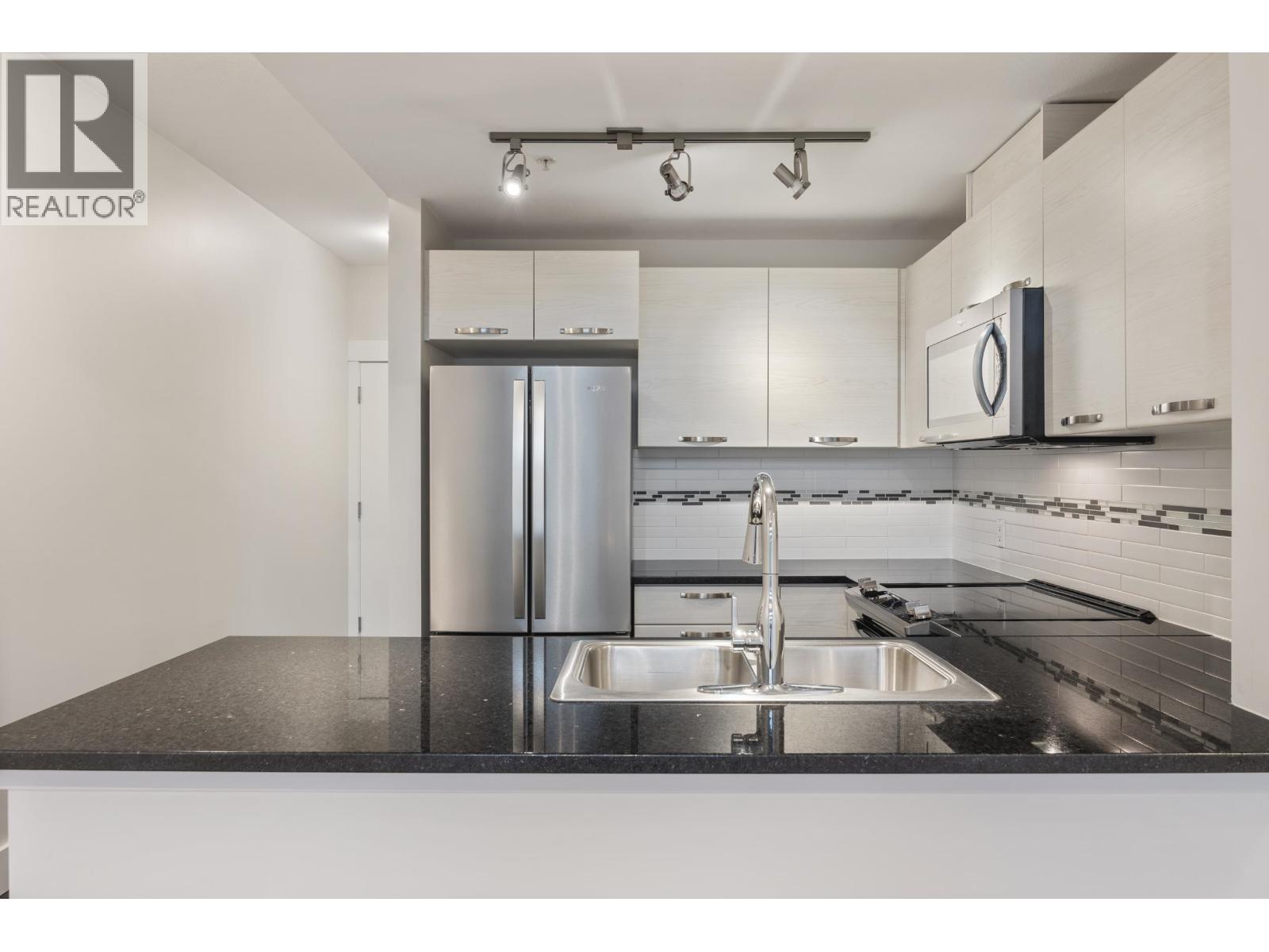 603 7478 Byrnepark Walk, Burnaby, British Columbia  V3N 0B5 - Photo 7 - R3054549