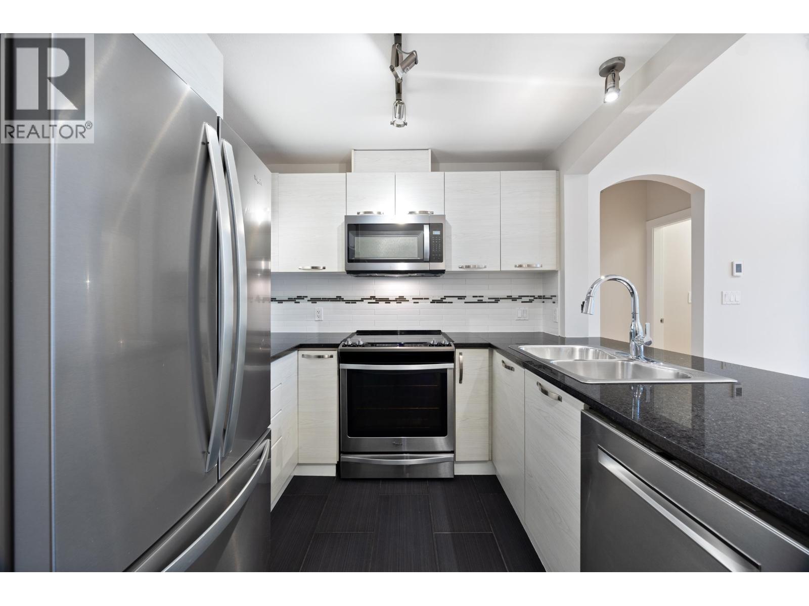 603 7478 Byrnepark Walk, Burnaby, British Columbia  V3N 0B5 - Photo 8 - R3054549