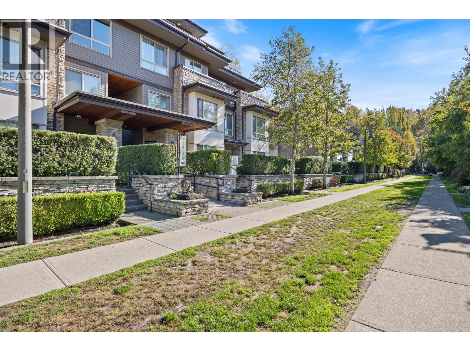 603 7478 Byrnepark Walk, Burnaby, British Columbia  V3N 0B5 - Photo 2 - R3054549