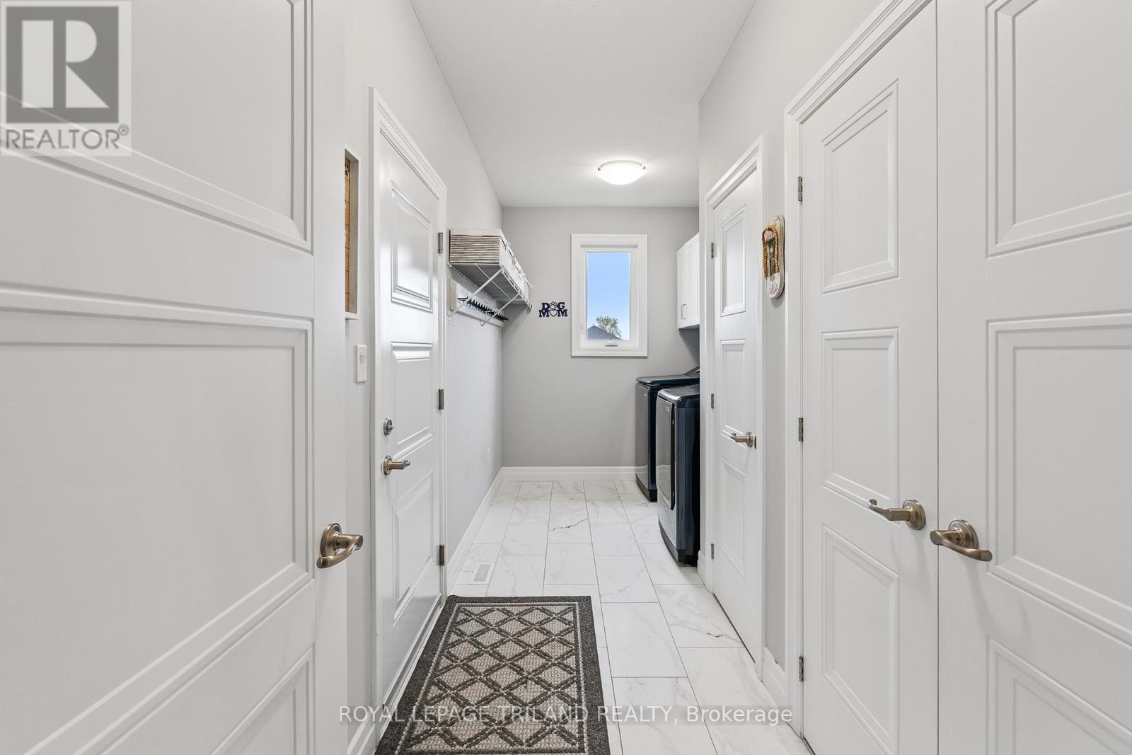 160 Elizabeth Street, Lambton Shores, Ontario  N0M 2N0 - Photo 11 - X12447386