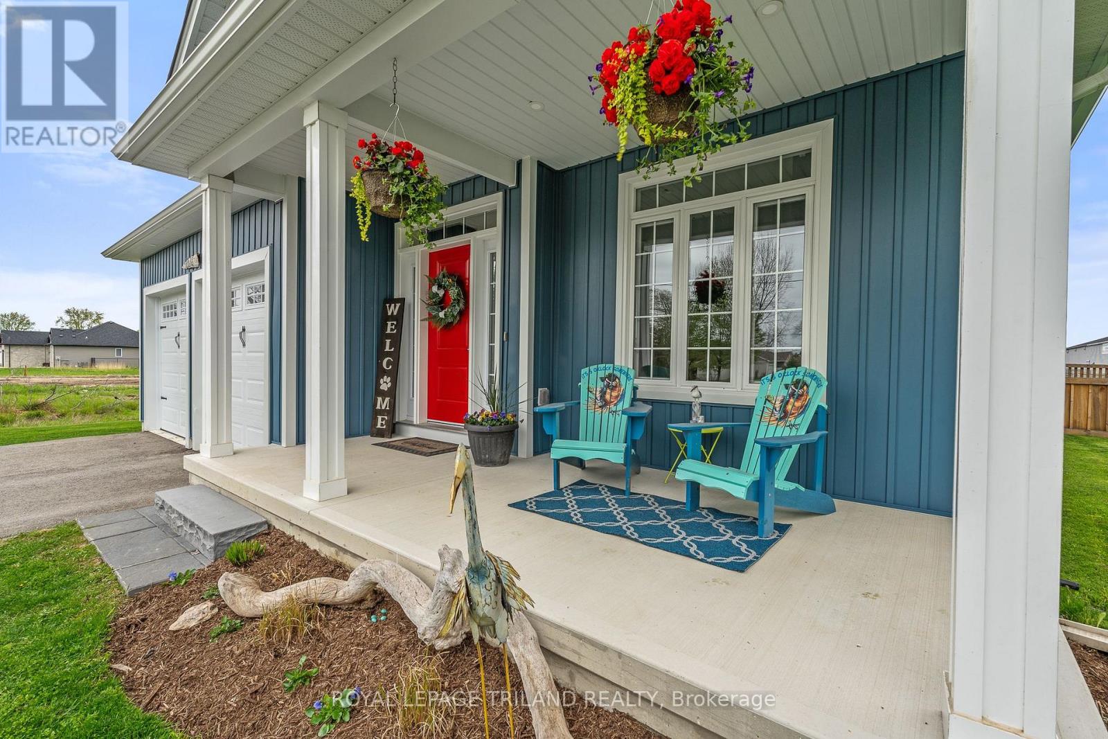 160 Elizabeth Street, Lambton Shores, Ontario  N0M 2N0 - Photo 3 - X12447386