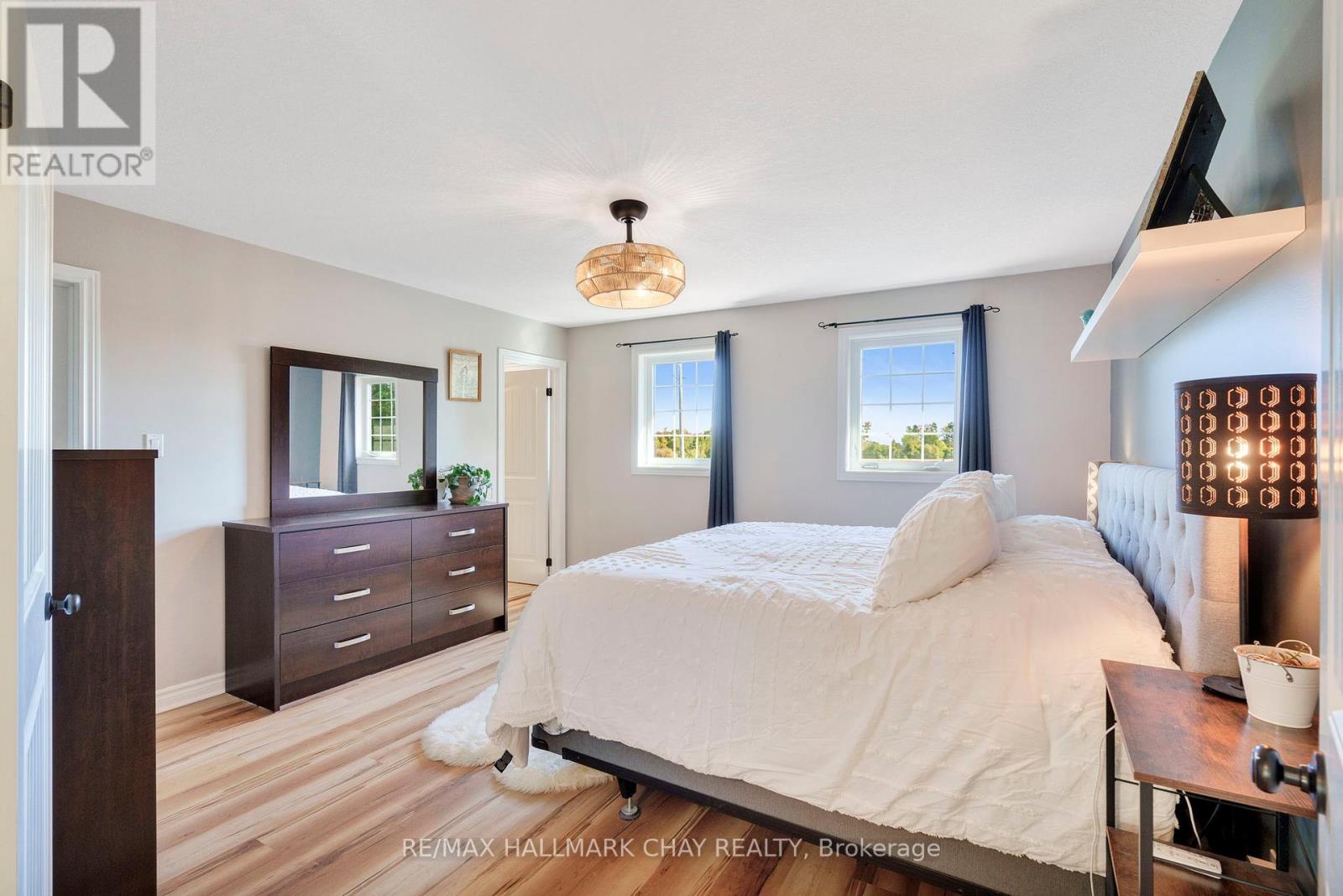 35 Banting Crescent, Essa, Ontario  L3W 0P7 - Photo 20 - N12446928