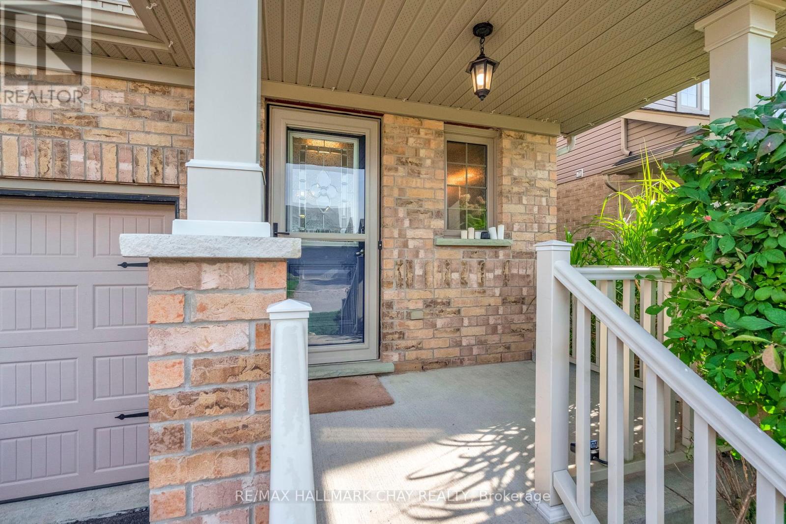 35 Banting Crescent, Essa, Ontario  L3W 0P7 - Photo 3 - N12446928