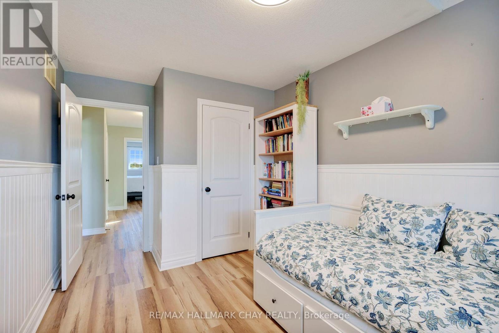 35 Banting Crescent, Essa, Ontario  L3W 0P7 - Photo 25 - N12446928