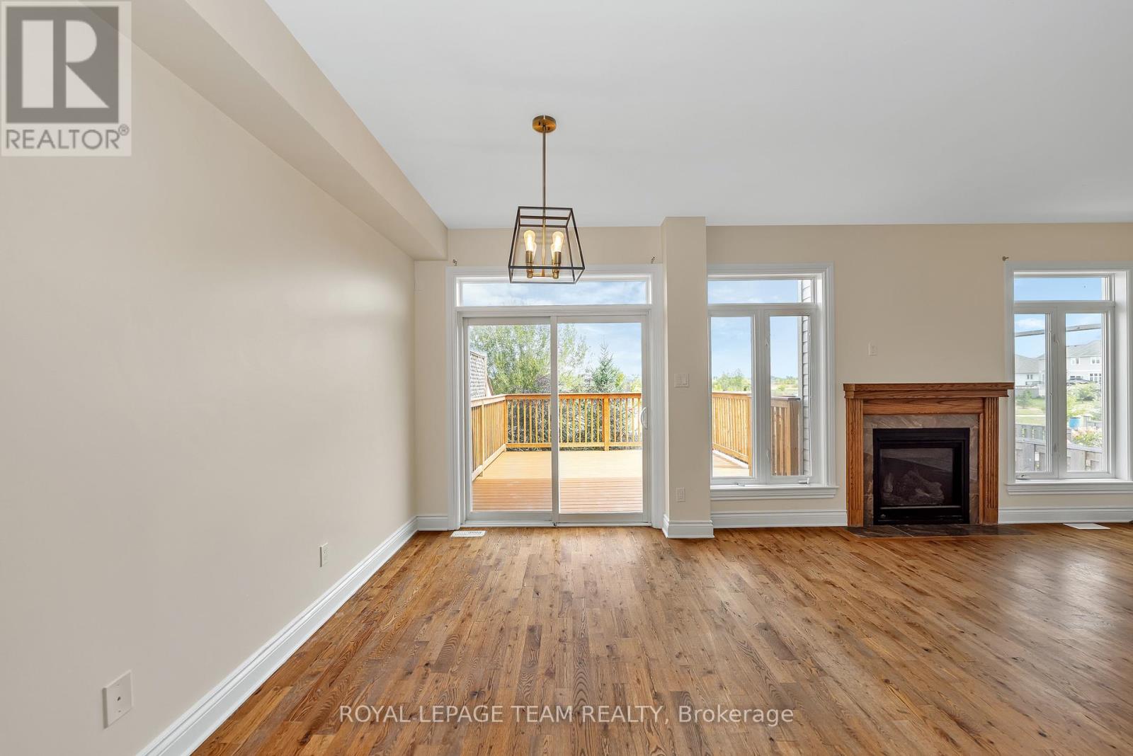 142 Desmond Trudeau Drive, Arnprior, Ontario  K7S 0H1 - Photo 5 - X12447369