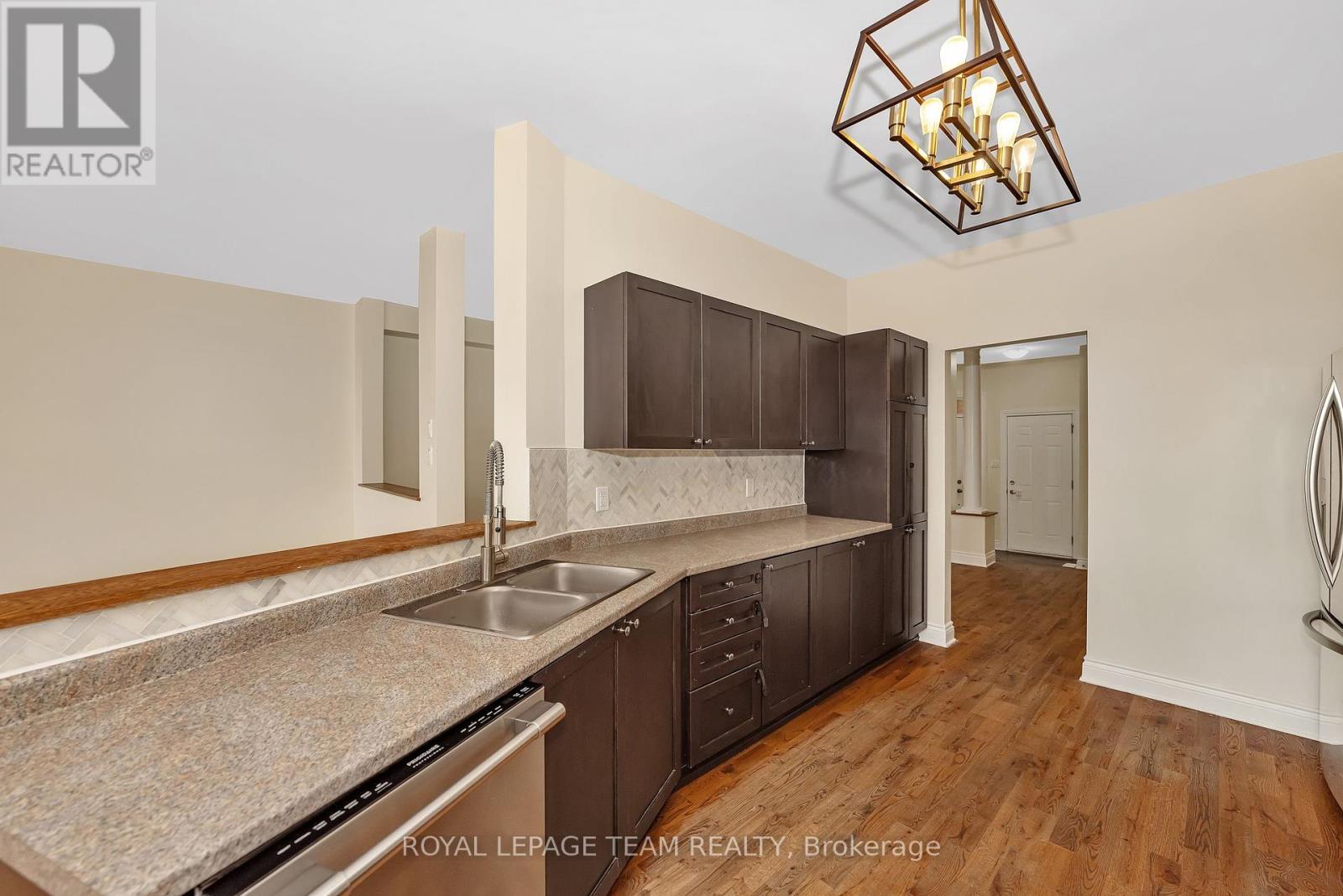 142 Desmond Trudeau Drive, Arnprior, Ontario  K7S 0H1 - Photo 9 - X12447369