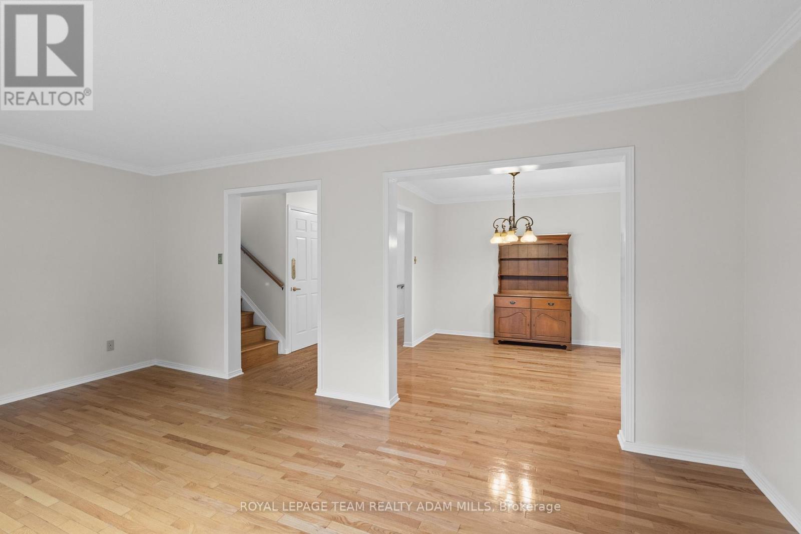 22 Fireside Crescent, Ottawa, Ontario  K1T 1Z4 - Photo 17 - X12447377