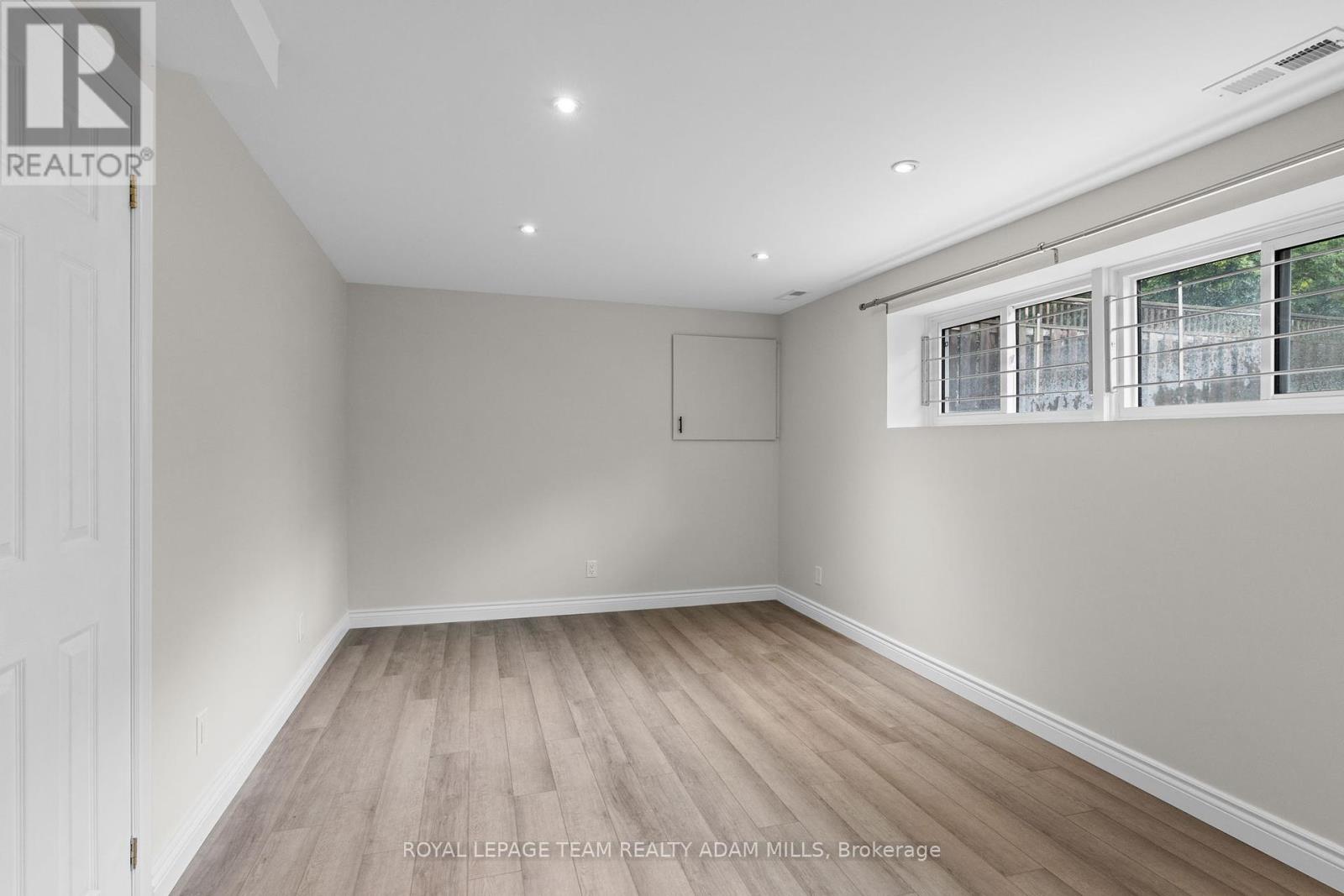 22 Fireside Crescent, Ottawa, Ontario  K1T 1Z4 - Photo 28 - X12447377