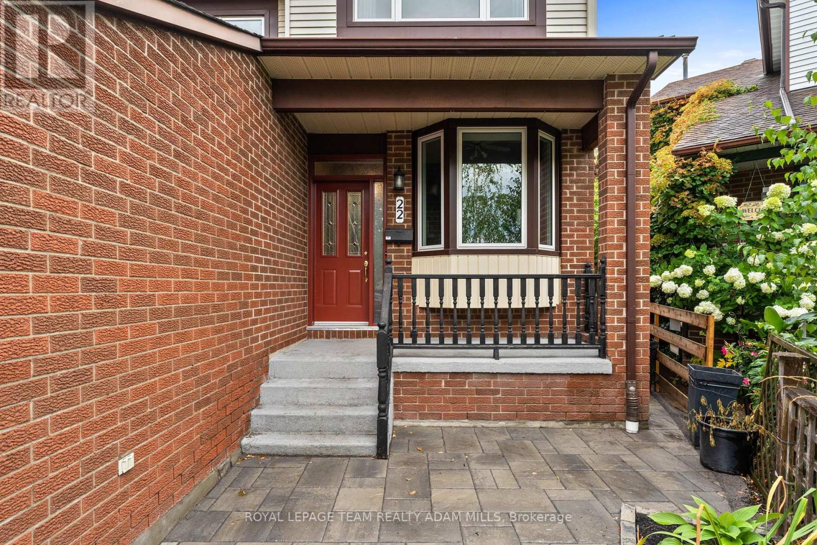 22 Fireside Crescent, Ottawa, Ontario  K1T 1Z4 - Photo 3 - X12447377