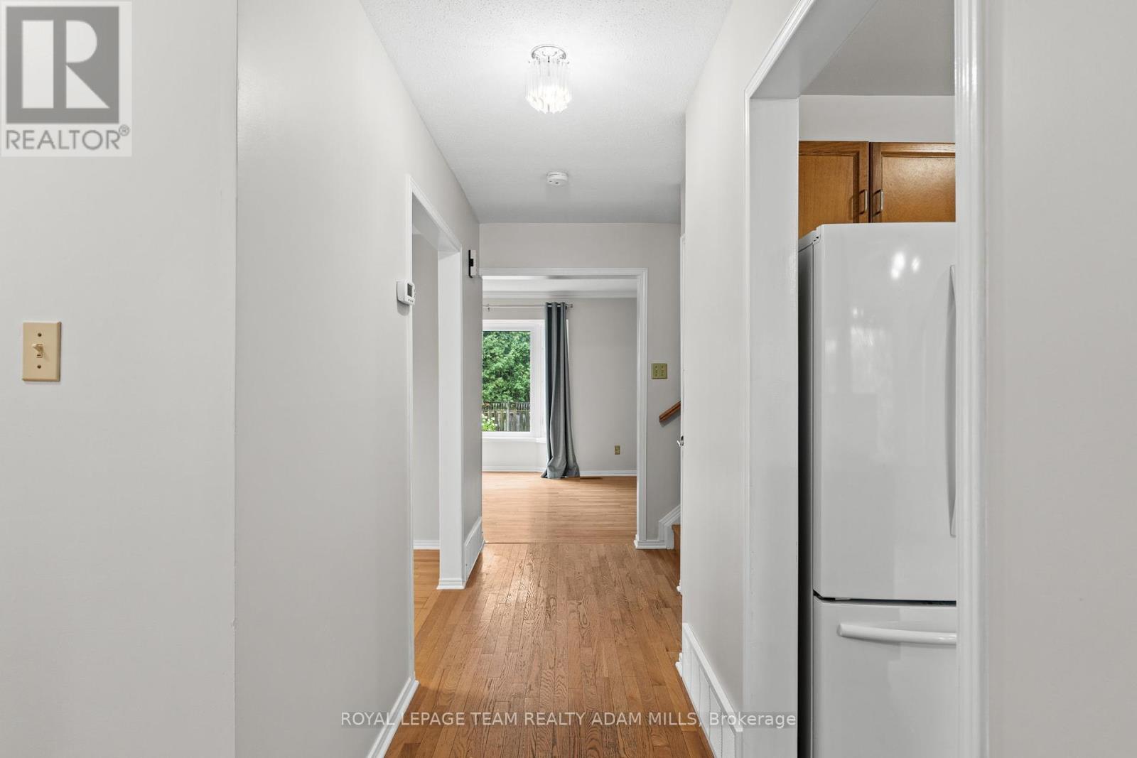 22 Fireside Crescent, Ottawa, Ontario  K1T 1Z4 - Photo 7 - X12447377