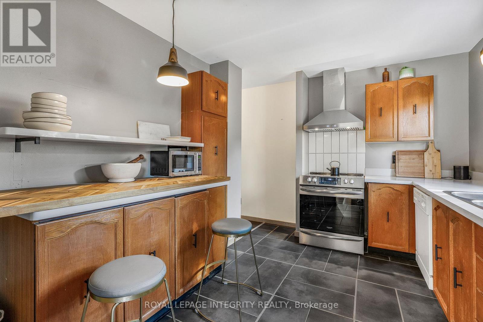1454 Deavy Way, Ottawa, Ontario  K1E 2W8 - Photo 13 - X12447396