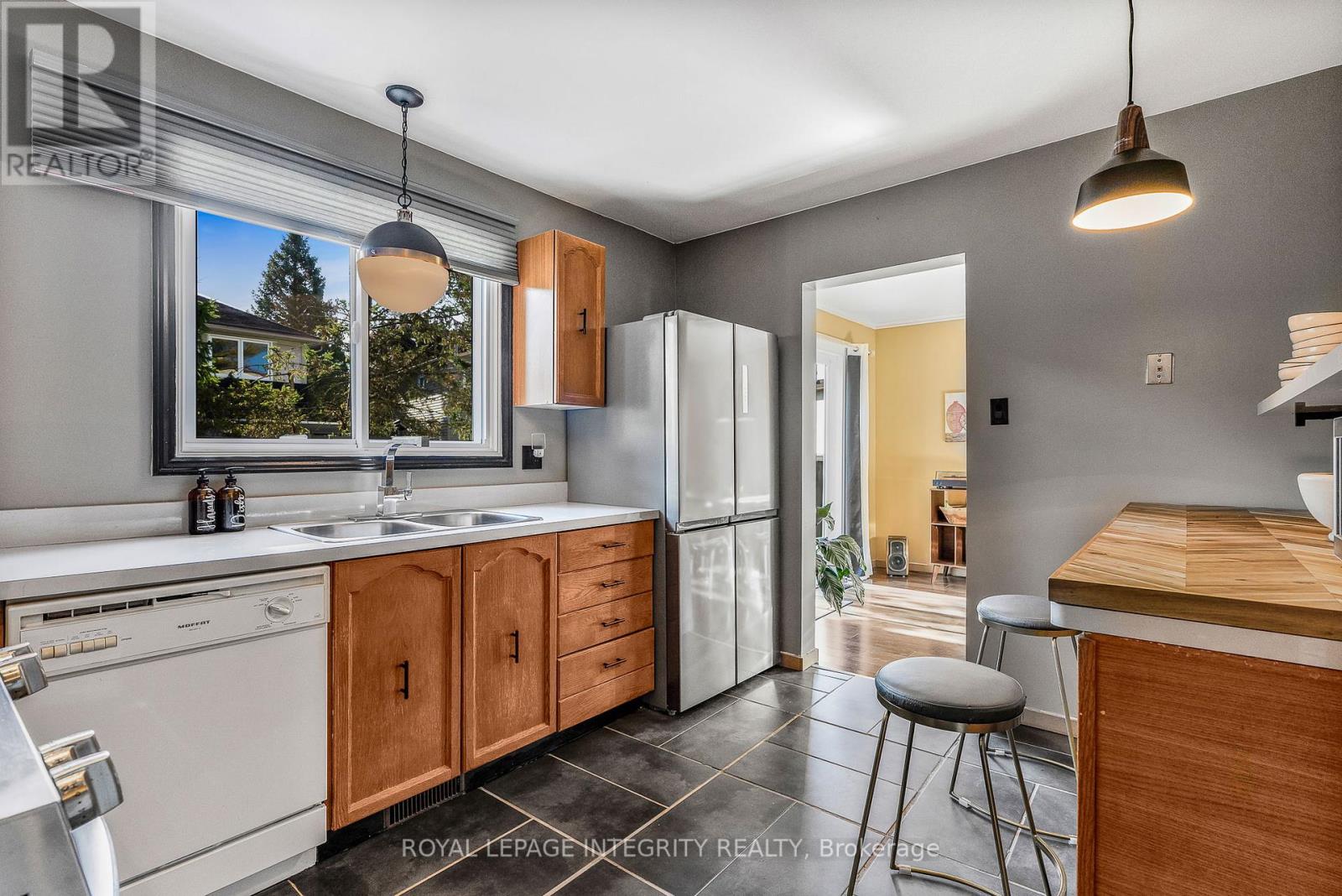1454 Deavy Way, Ottawa, Ontario  K1E 2W8 - Photo 15 - X12447396
