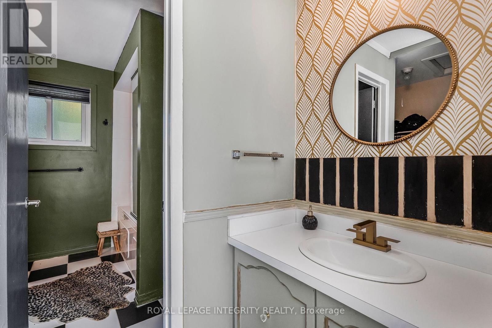 1454 Deavy Way, Ottawa, Ontario  K1E 2W8 - Photo 22 - X12447396