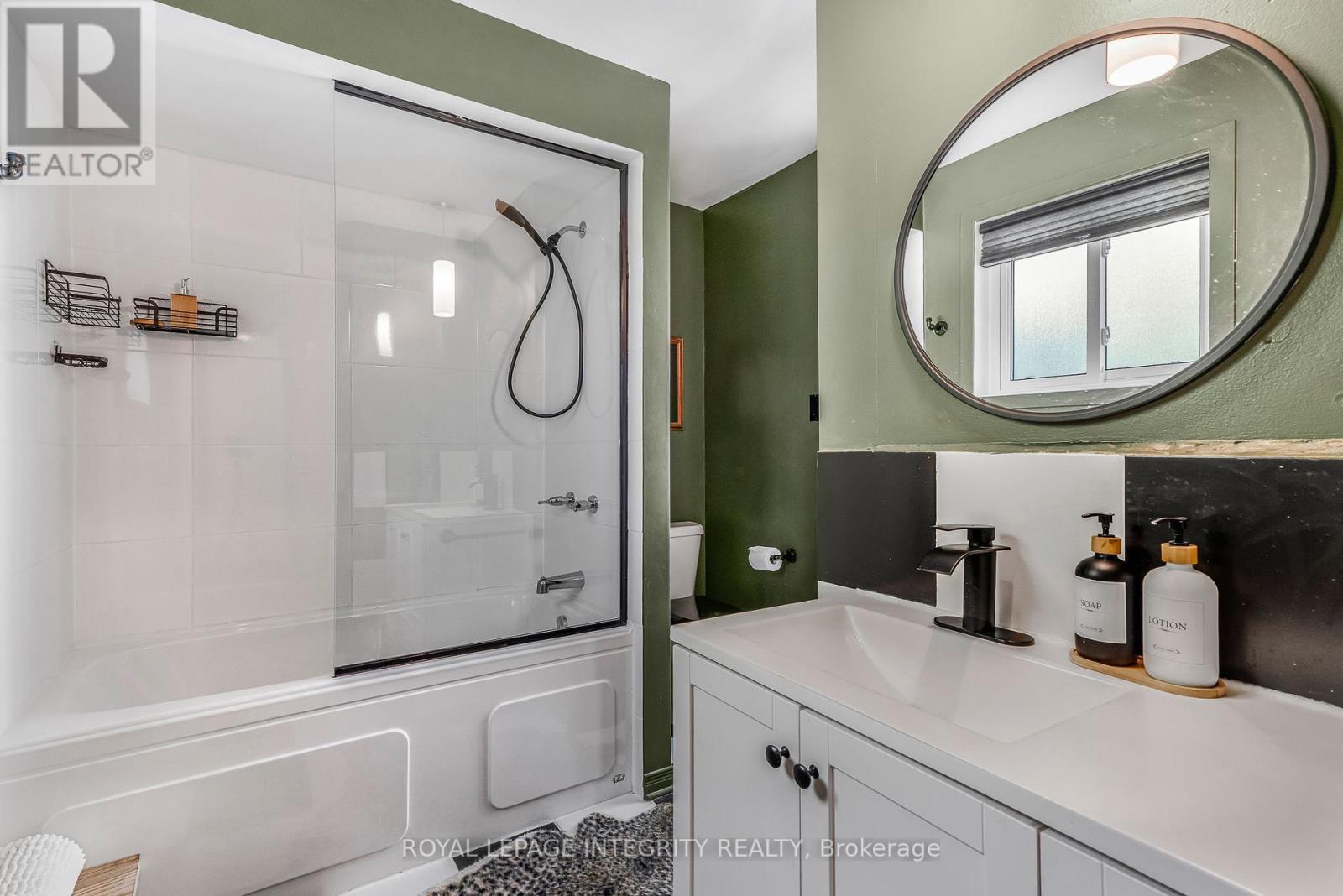 1454 Deavy Way, Ottawa, Ontario  K1E 2W8 - Photo 23 - X12447396