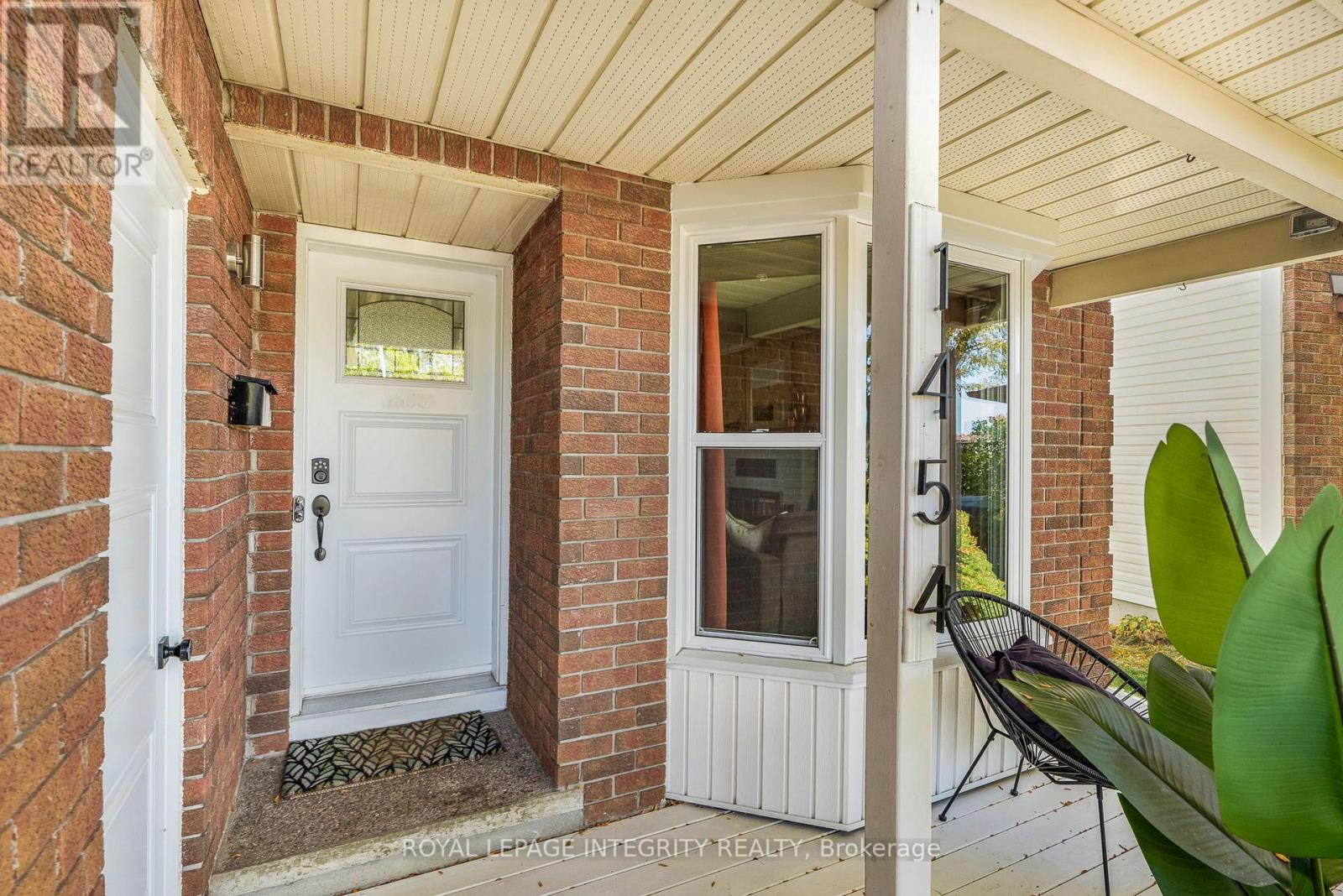 1454 Deavy Way, Ottawa, Ontario  K1E 2W8 - Photo 3 - X12447396