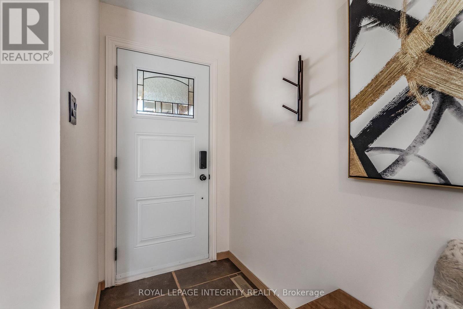 1454 Deavy Way, Ottawa, Ontario  K1E 2W8 - Photo 4 - X12447396