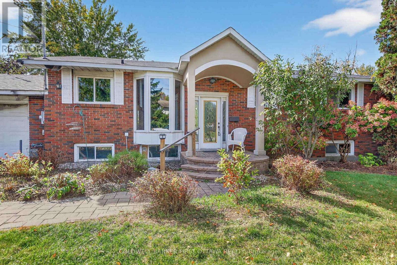 5228 Mclean Crescent, Ottawa, Ontario  K4M 1G2 - Photo 2 - X12447404