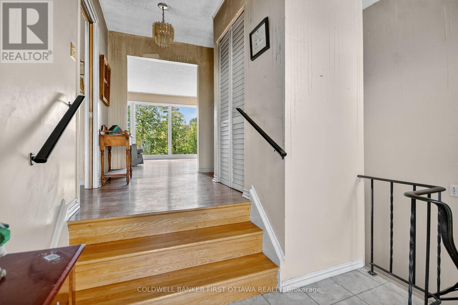 5228 Mclean Crescent, Ottawa, Ontario  K4M 1G2 - Photo 3 - X12447404