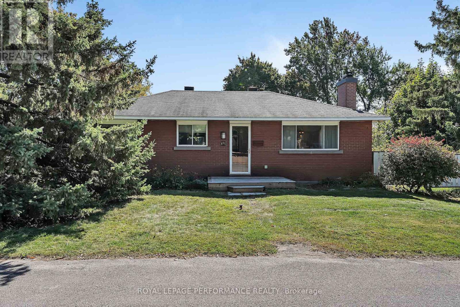 890 Bermuda Avenue, Ottawa, Ontario  K1K 0V9 - Photo 1 - X12447417