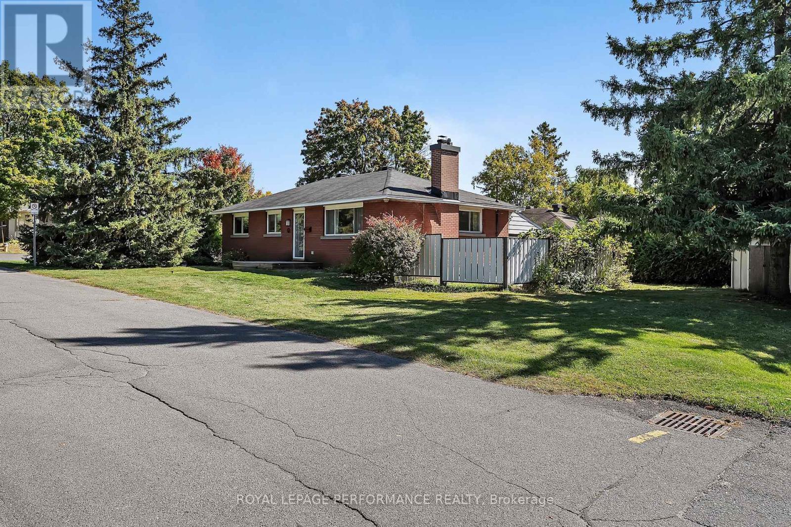 890 Bermuda Avenue, Ottawa, Ontario  K1K 0V9 - Photo 2 - X12447417