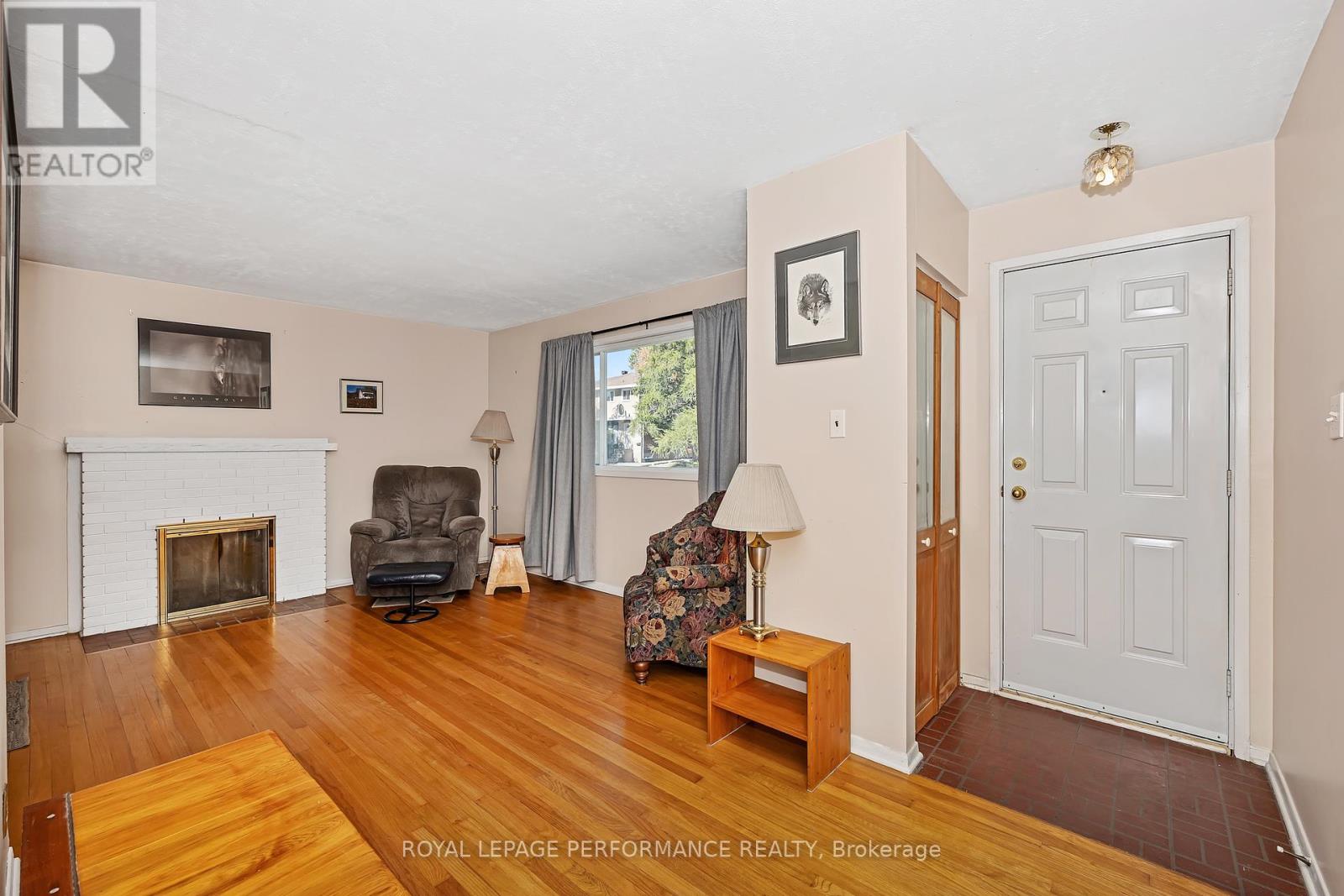 890 Bermuda Avenue, Ottawa, Ontario  K1K 0V9 - Photo 3 - X12447417