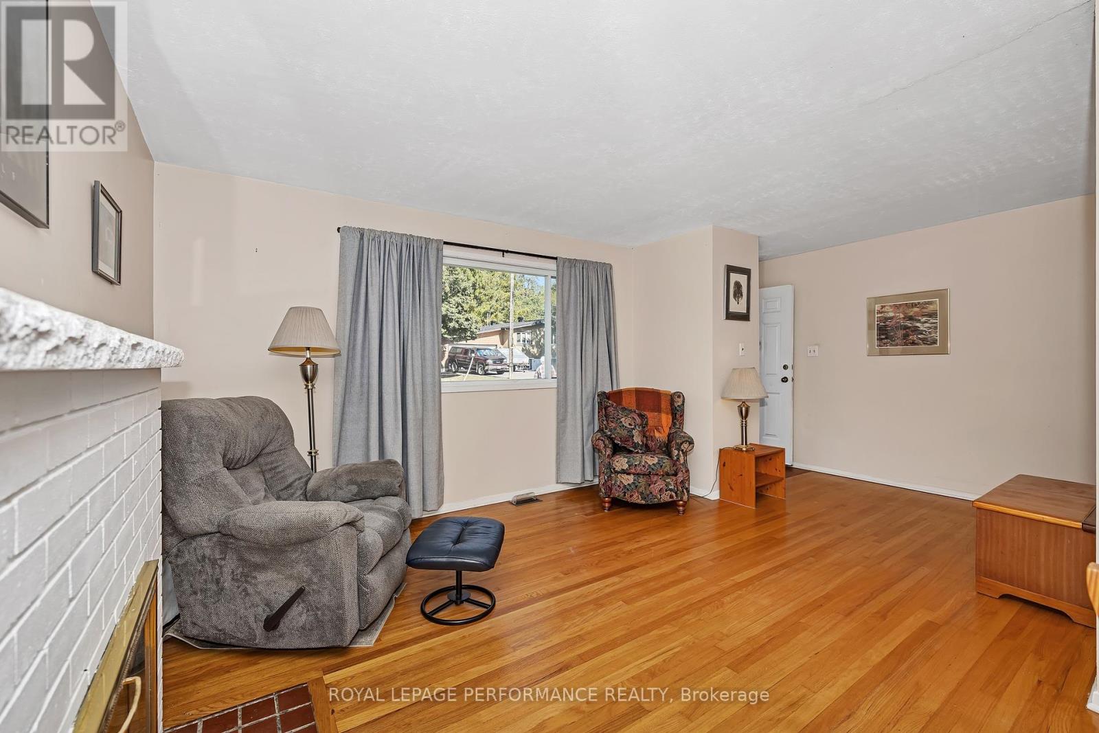 890 Bermuda Avenue, Ottawa, Ontario  K1K 0V9 - Photo 4 - X12447417