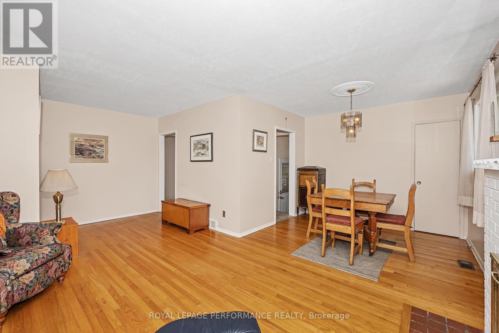 890 Bermuda Avenue, Ottawa, Ontario  K1K 0V9 - Photo 5 - X12447417