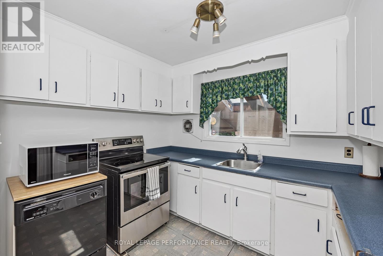 890 Bermuda Avenue, Ottawa, Ontario  K1K 0V9 - Photo 6 - X12447417