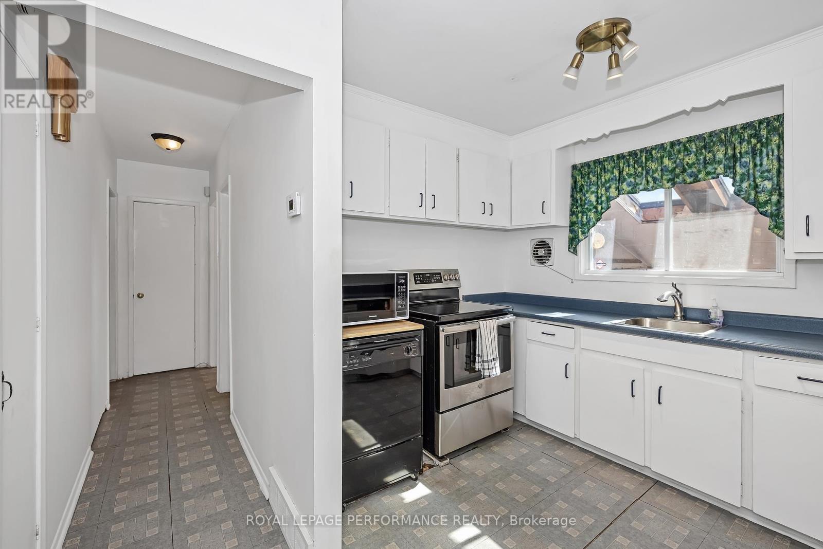 890 Bermuda Avenue, Ottawa, Ontario  K1K 0V9 - Photo 7 - X12447417