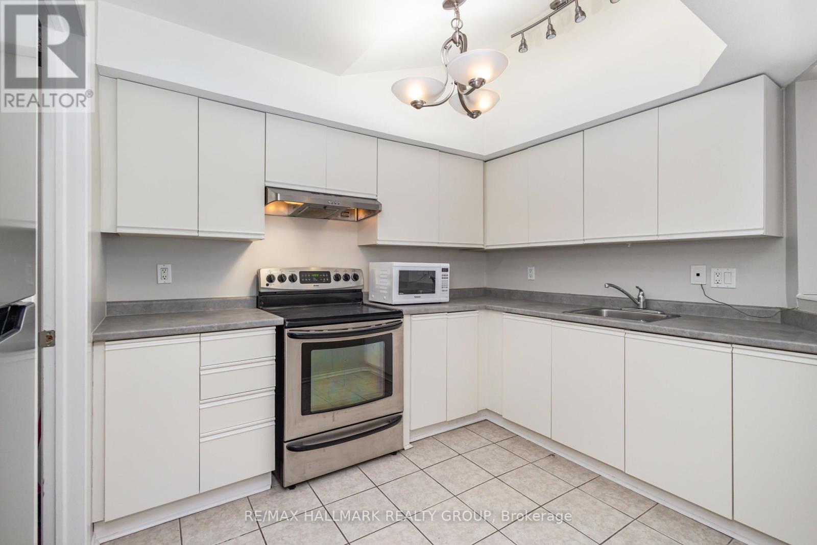 C - 205 Woodfield Drive, Ottawa, Ontario  K2G 4P2 - Photo 11 - X12447466
