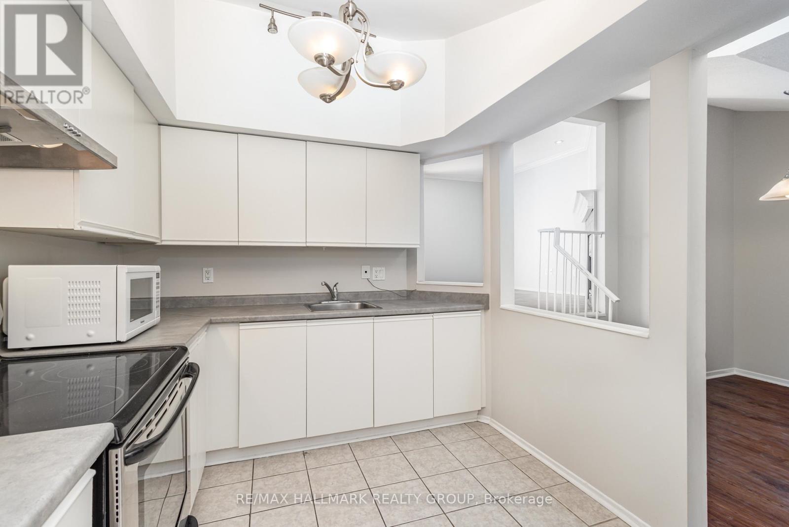 C - 205 Woodfield Drive, Ottawa, Ontario  K2G 4P2 - Photo 12 - X12447466