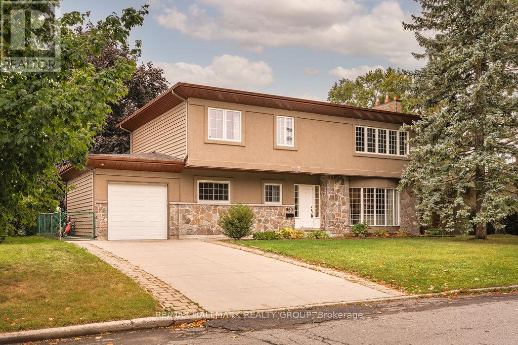 960 Elsett Drive, Ottawa, Ontario  K1G 2S9 - Photo 1 - X12447477