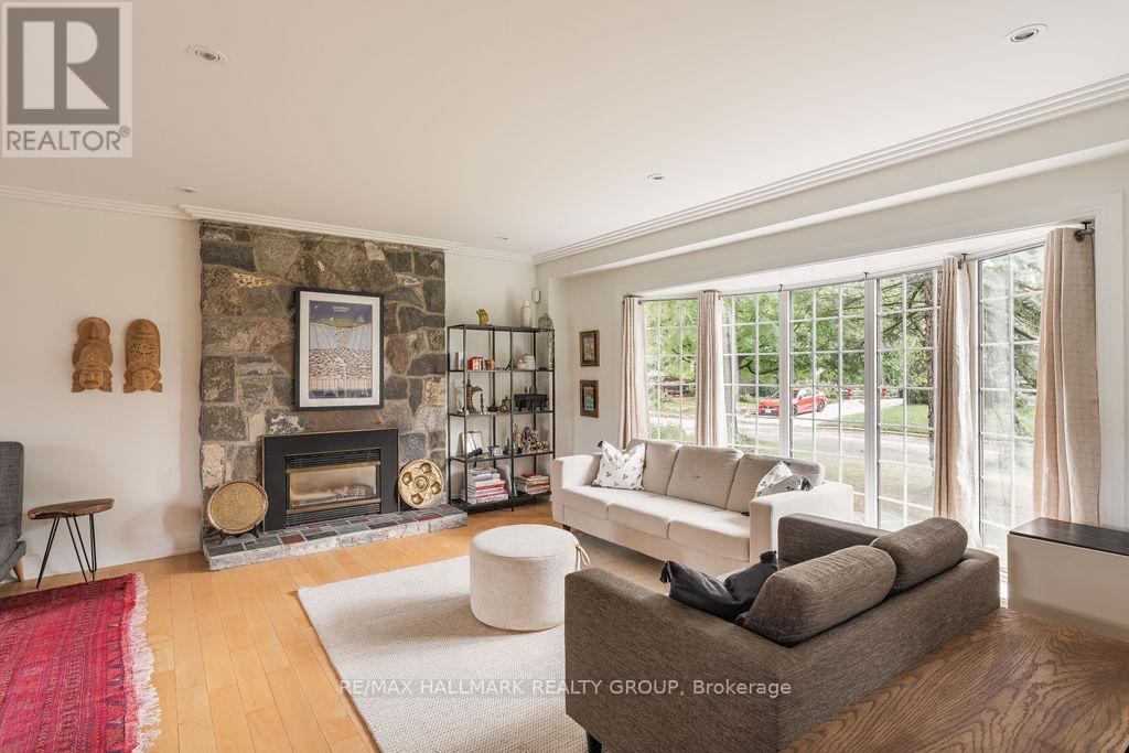 960 Elsett Drive, Ottawa, Ontario  K1G 2S9 - Photo 3 - X12447477