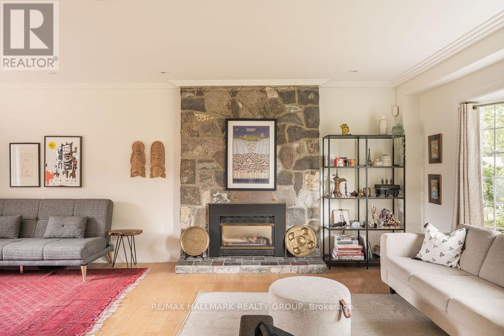 960 Elsett Drive, Ottawa, Ontario  K1G 2S9 - Photo 4 - X12447477