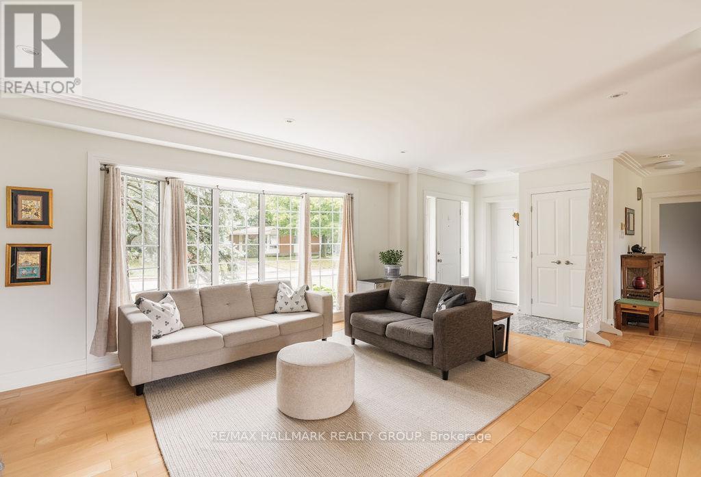 960 Elsett Drive, Ottawa, Ontario  K1G 2S9 - Photo 6 - X12447477