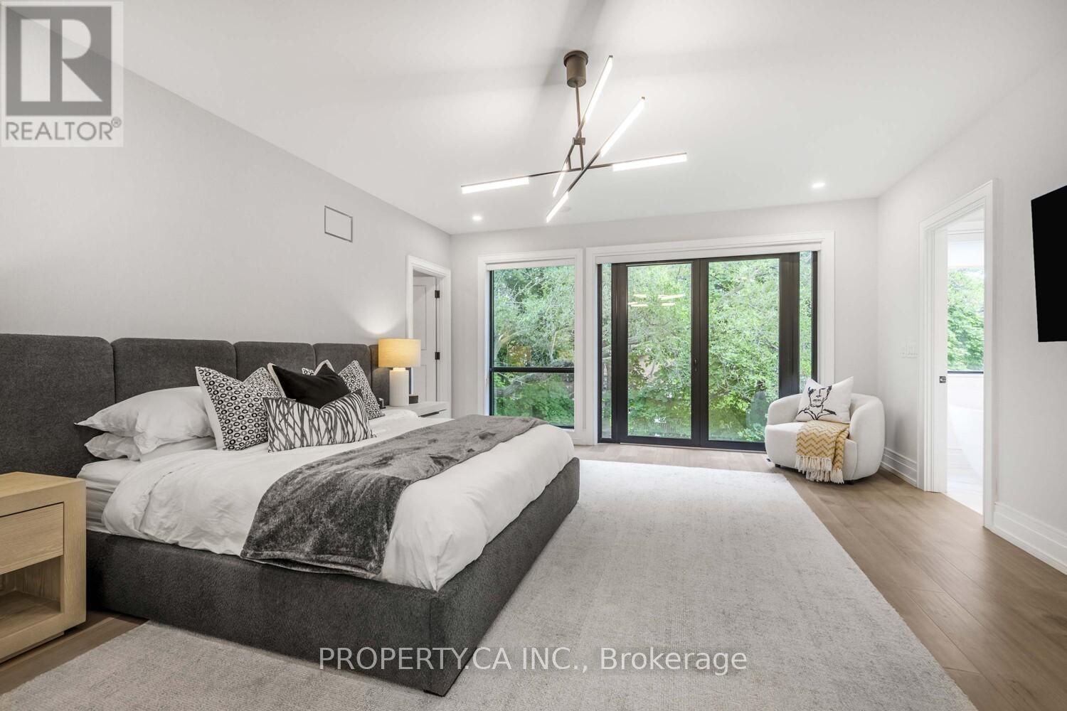 8 Manor Haven Road, Toronto (Englemount-Lawrence), Ontario  M6A 2H9 - Photo 14 - C12447331