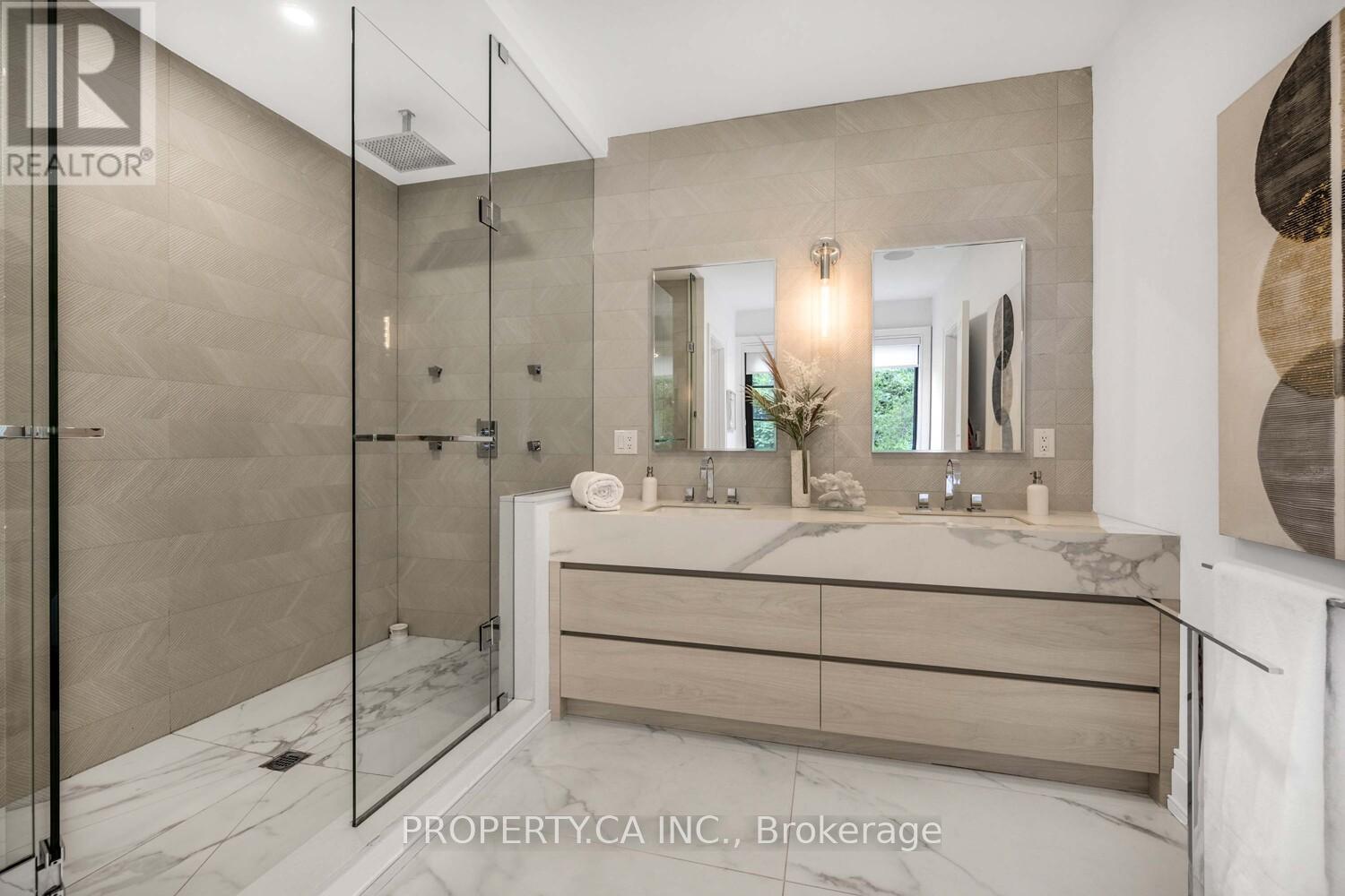 8 Manor Haven Road, Toronto (Englemount-Lawrence), Ontario  M6A 2H9 - Photo 19 - C12447331
