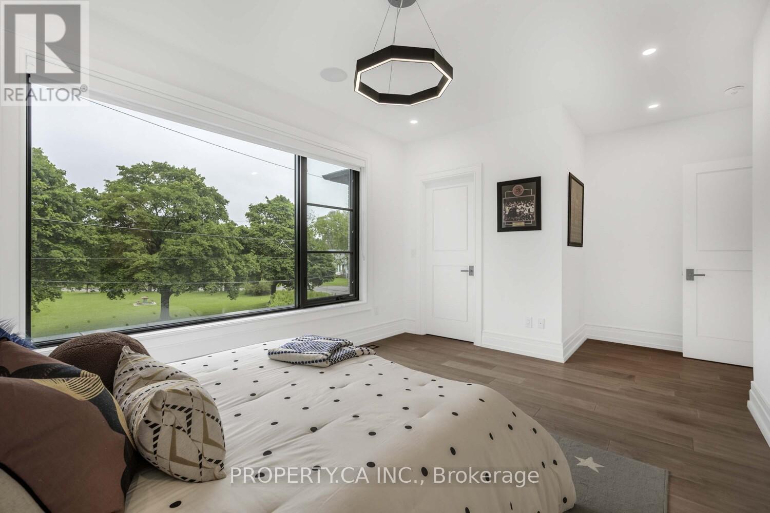 8 Manor Haven Road, Toronto (Englemount-Lawrence), Ontario  M6A 2H9 - Photo 24 - C12447331