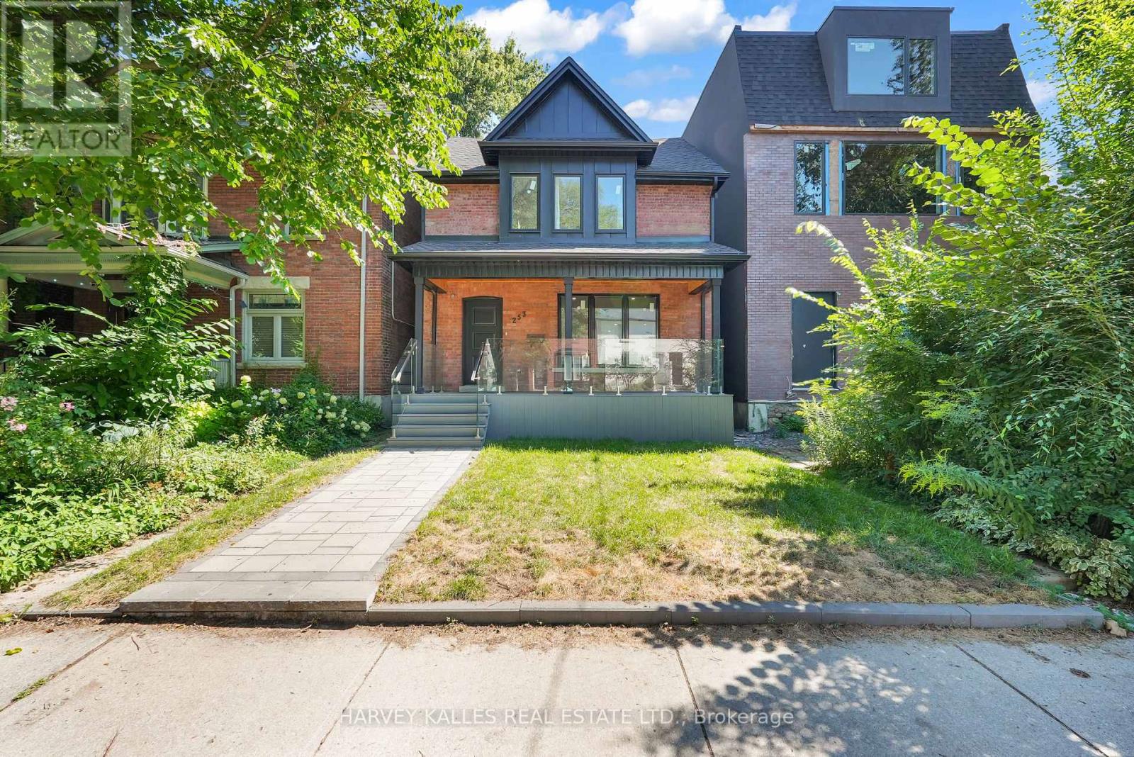 253 ALBANY AVENUE, Toronto, Ontario