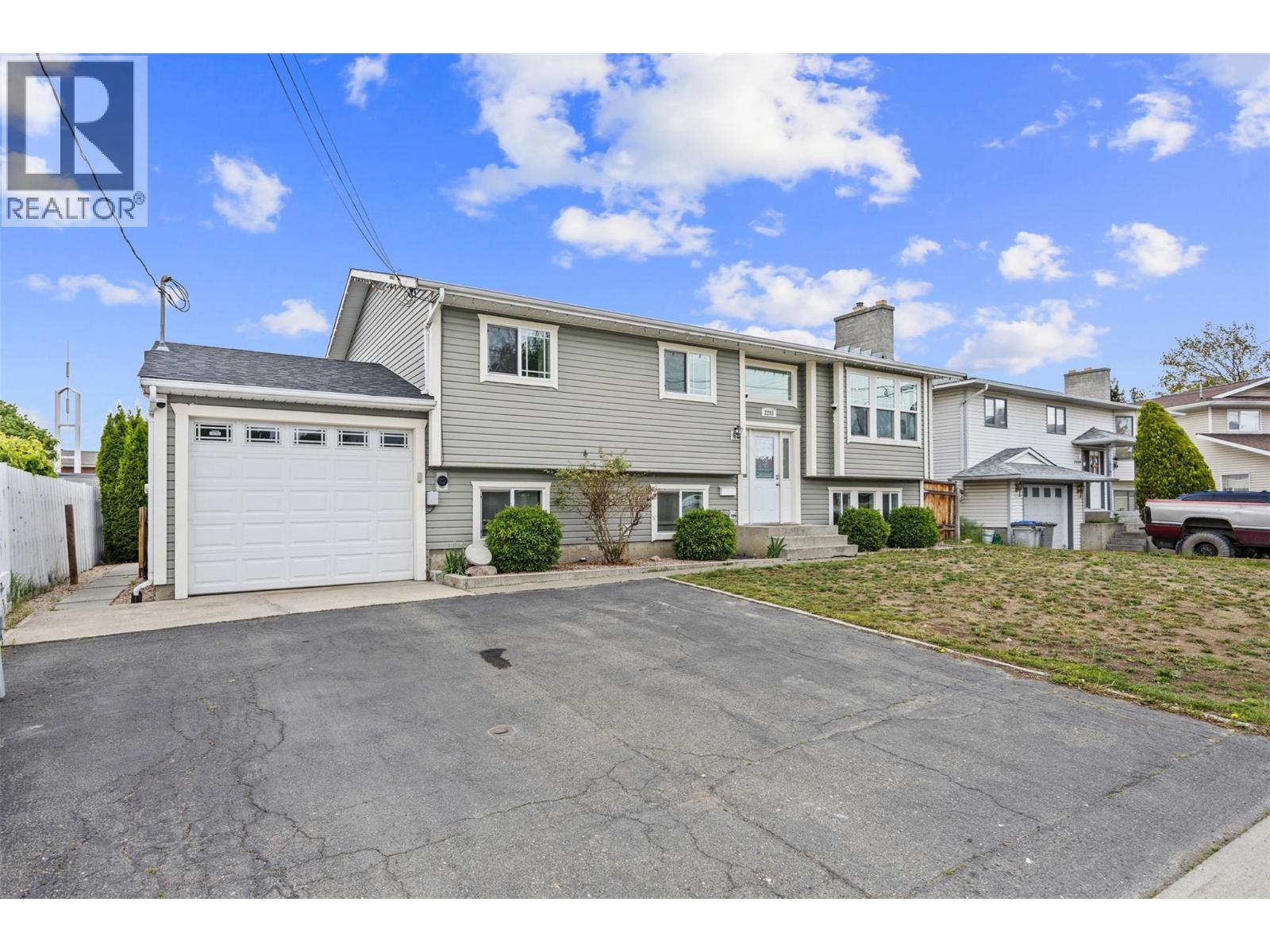 2203 BOSSERT Avenue, kamloops, British Columbia