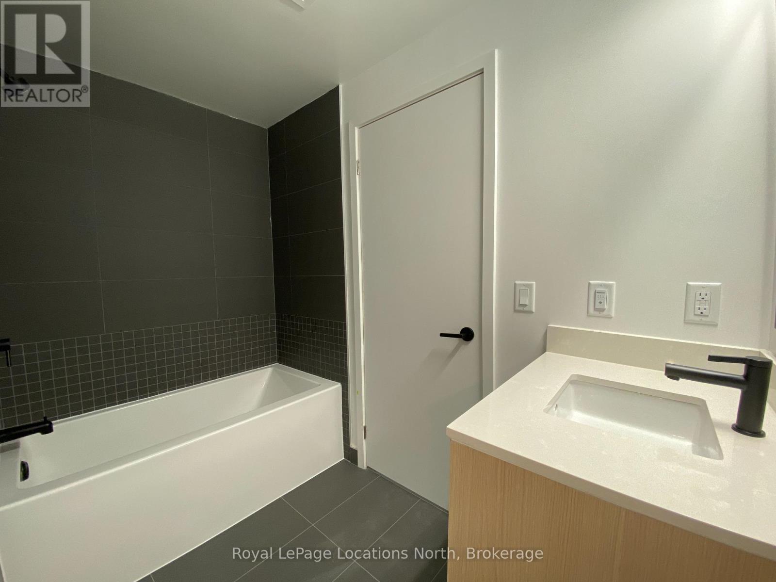 31 Huron Street, Collingwood, Ontario  L9Y 0E8 - Photo 6 - S12447402